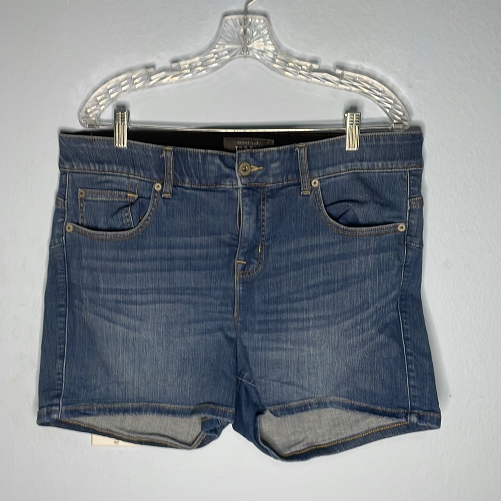 Size 18 lightly worn torrid shorts